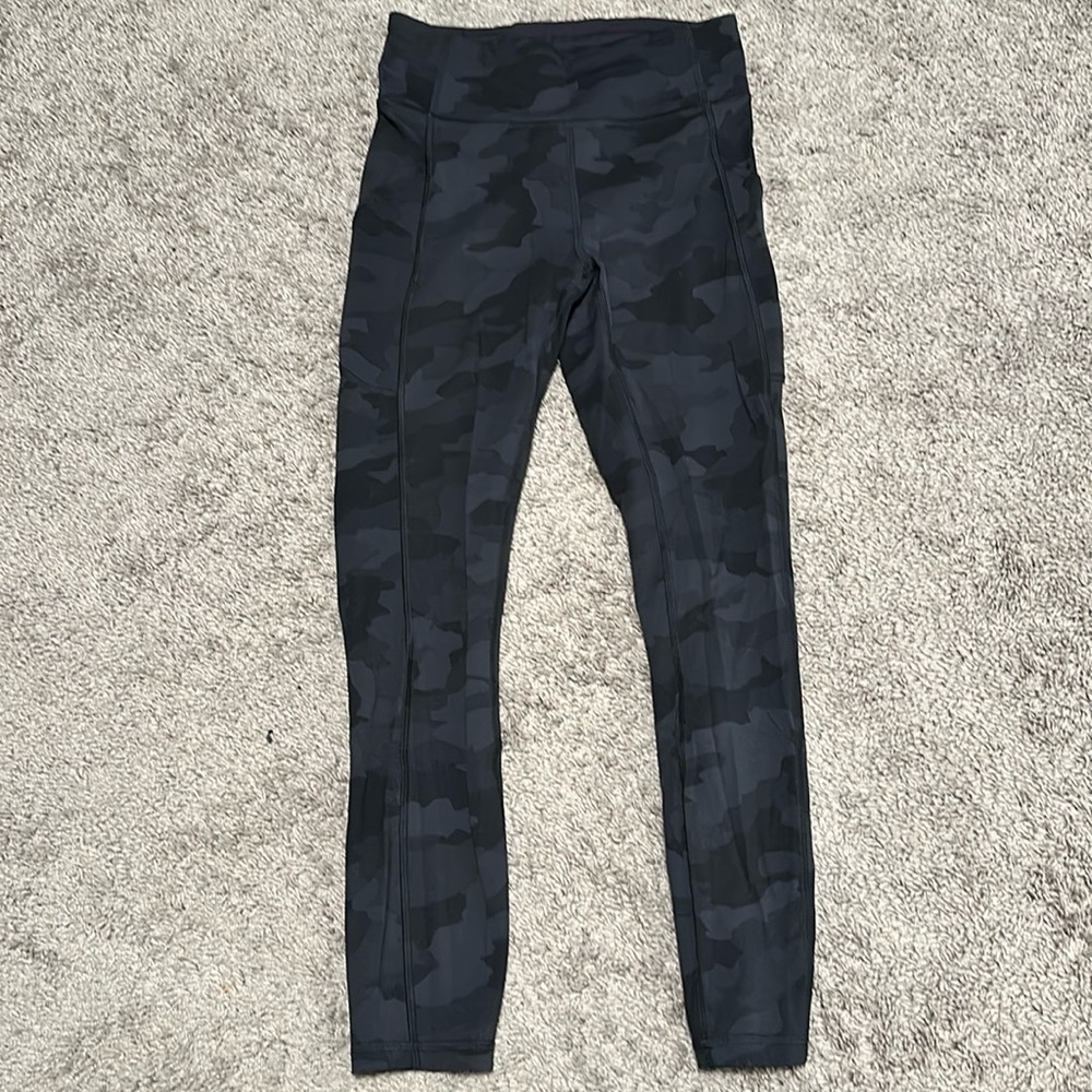 Lululemon camo leggings size 6